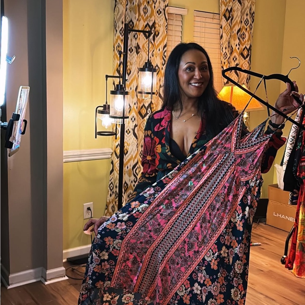 AmyLea is LIVE